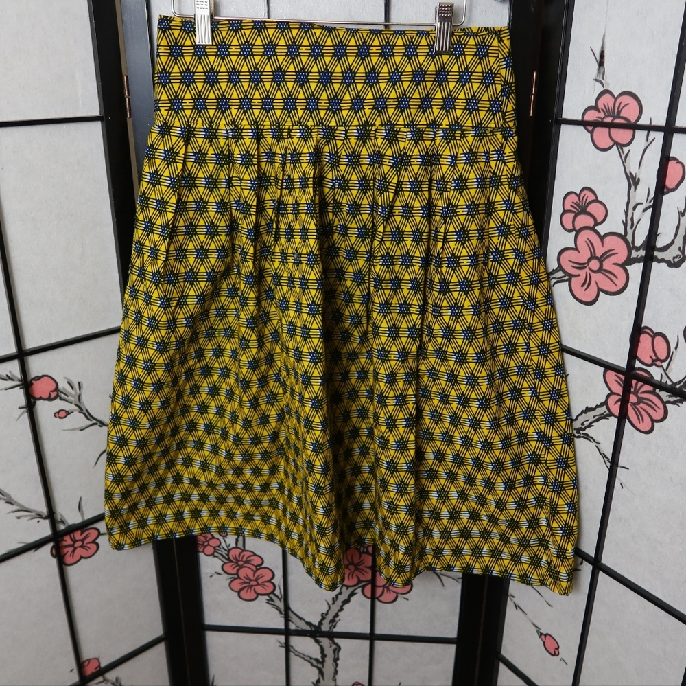 Geometric Patterned Yellow And Black Pleated Mini… - image 4
